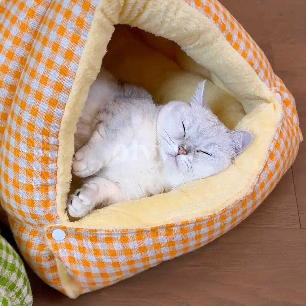Calming Cat Cave Bed — Cozy Covered Hideaway